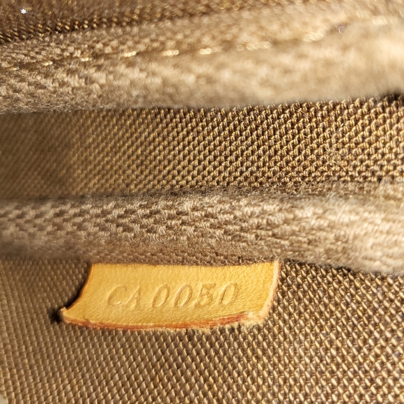 Authentic Louis Vuitton Pochette Accessories bag - Picture 2 of 16